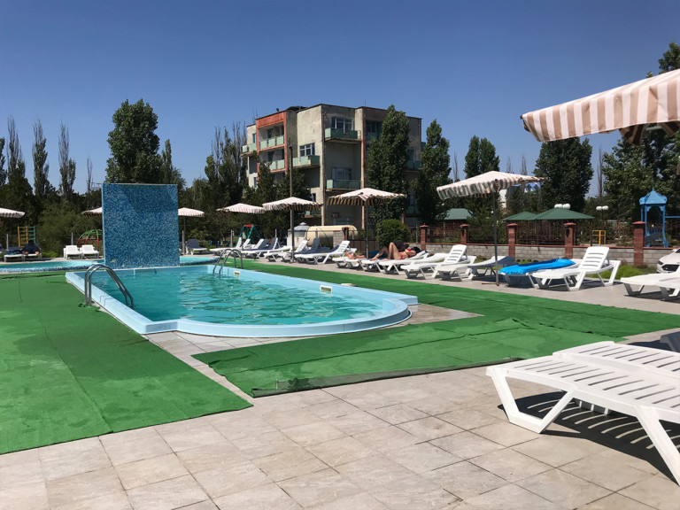 Фото отелей с бассейном в Коблево