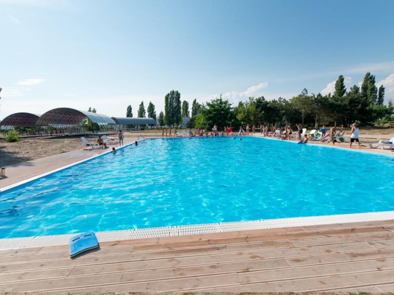 Кипарис отель с бассейном