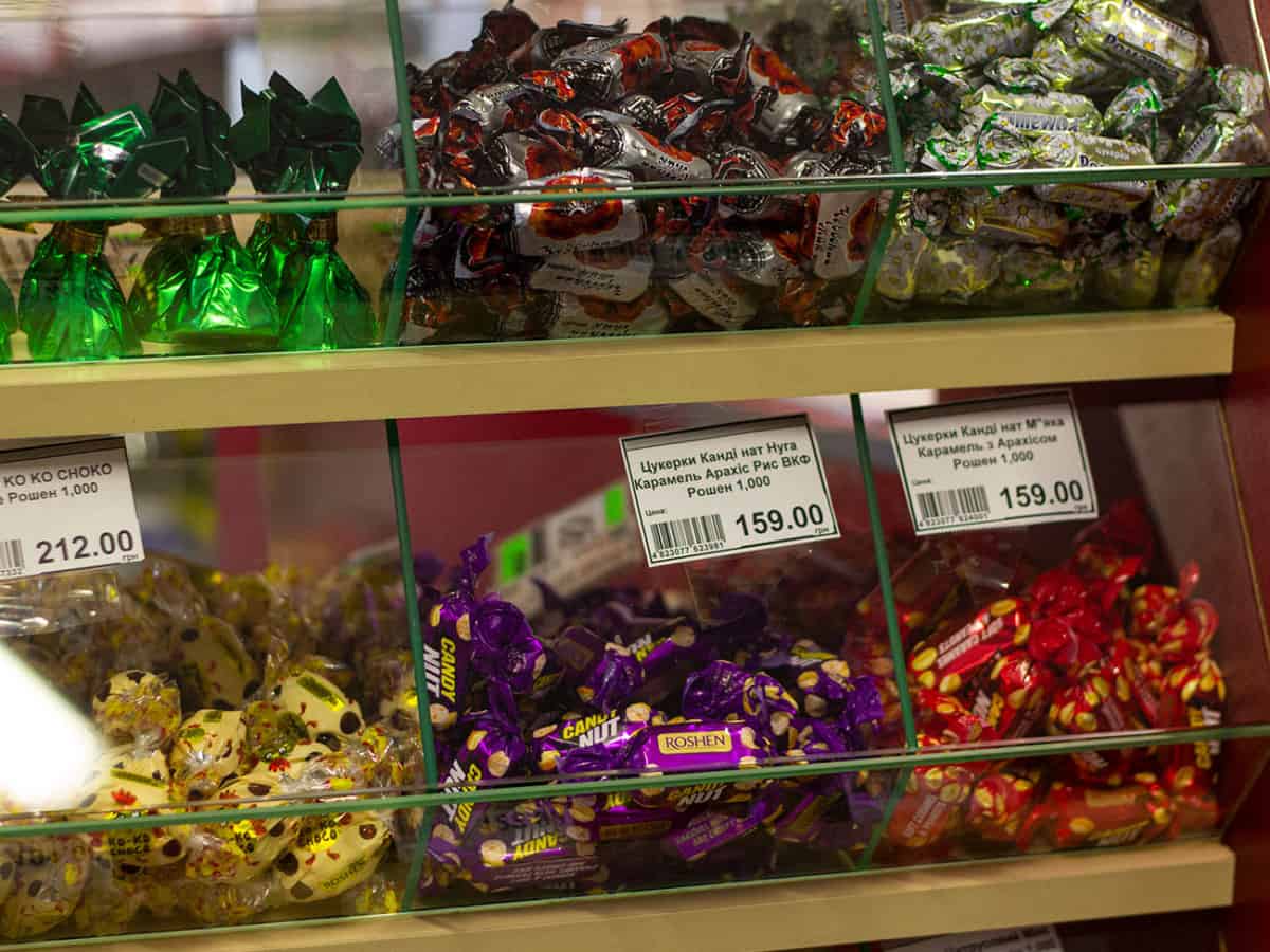 где в Коблево купить конфеты магазин 24 часа