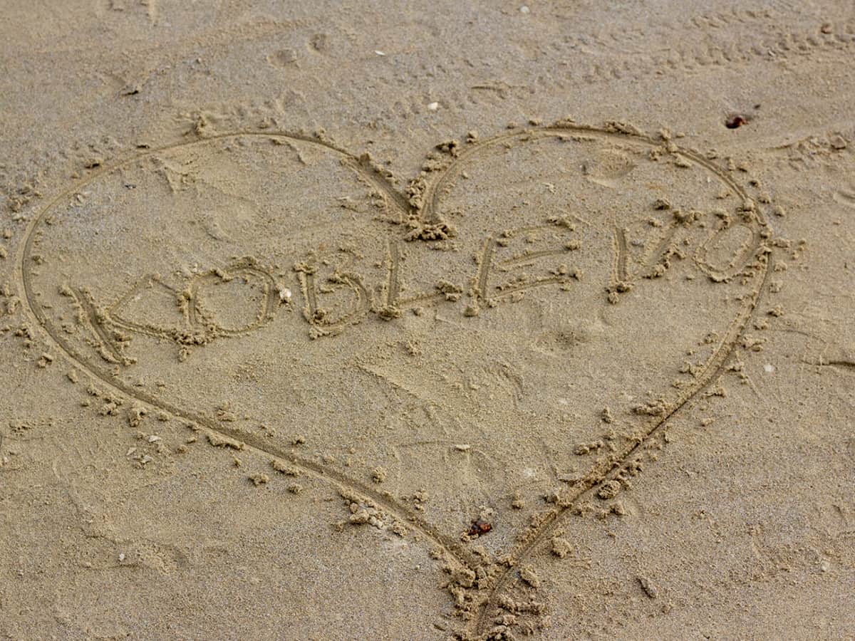 Коблевский пляж надпись Коблево на песке