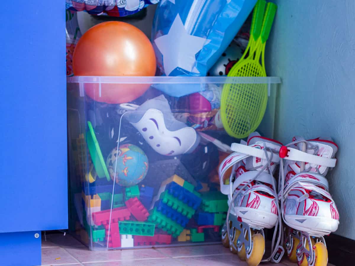 игрушки в детской комнате Эко Черное Море