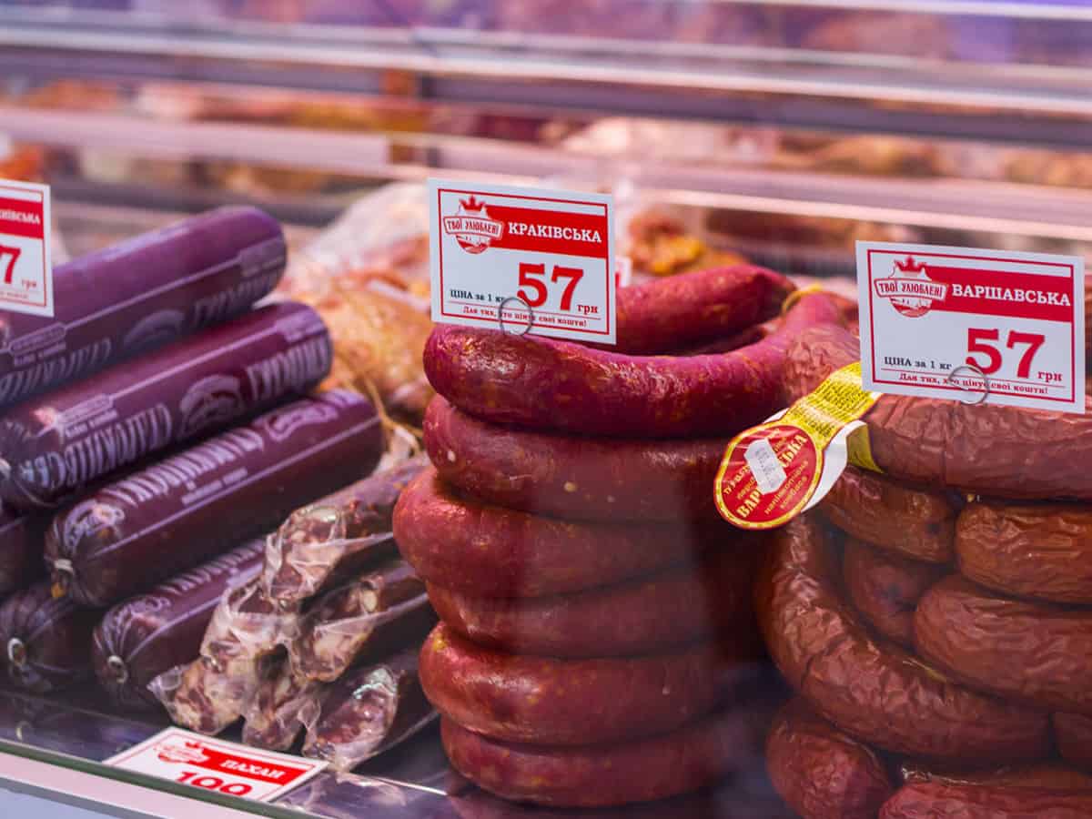 Широкий выбор колбас в Коблево
