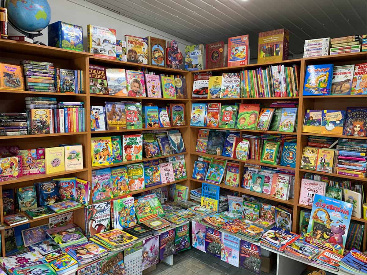 Книжный отдел на рынке в Коблево