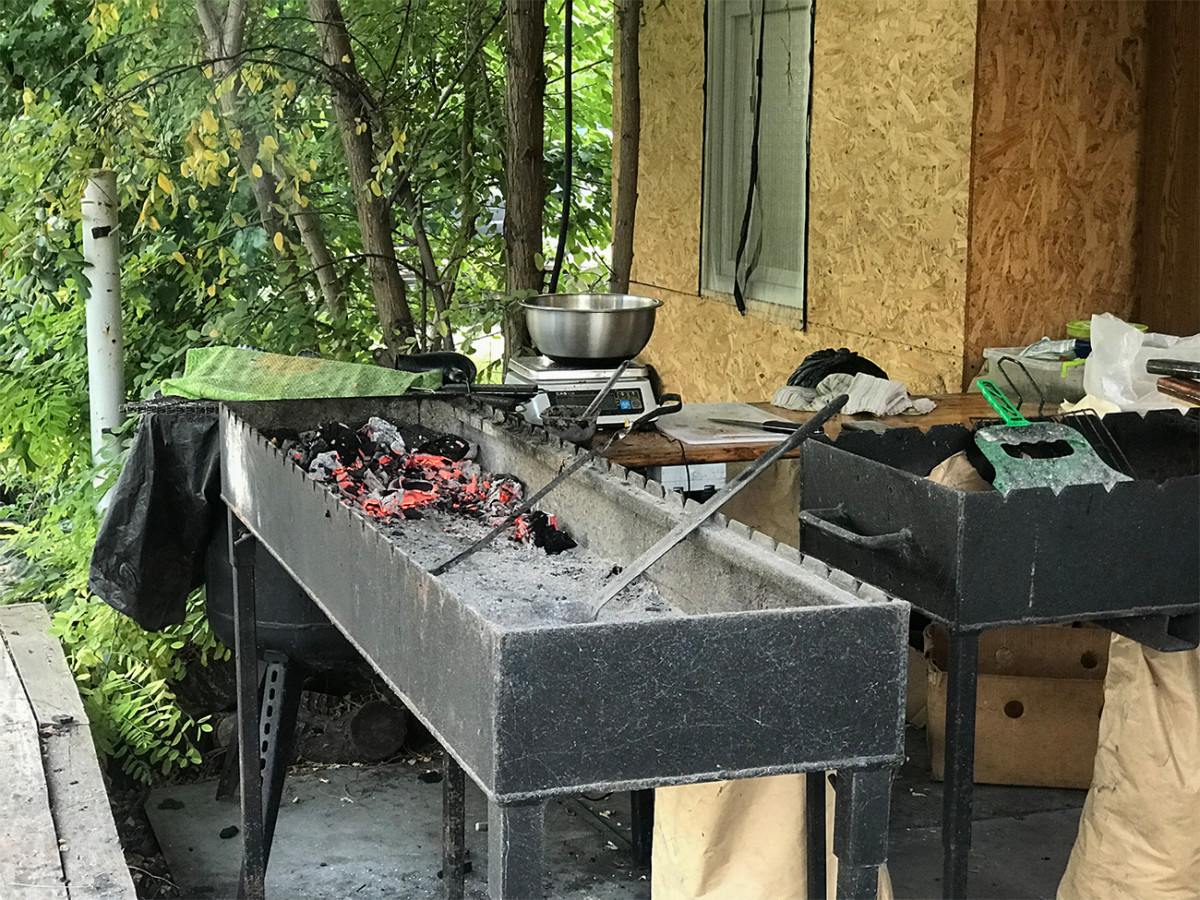 В пабе Пикник в Коблево готовят блюда на мангале