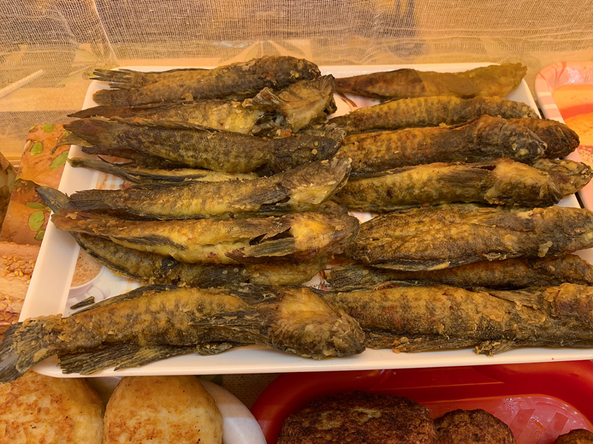 Рынок Мини Привоз в Коблево продажа жареной рыбы