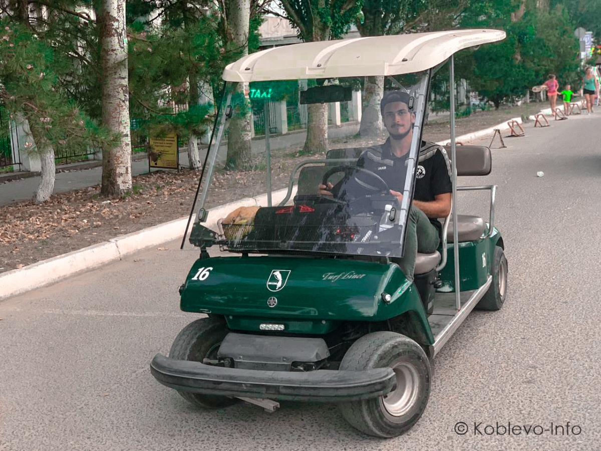 Такси гольф кар в Коблево. Фото