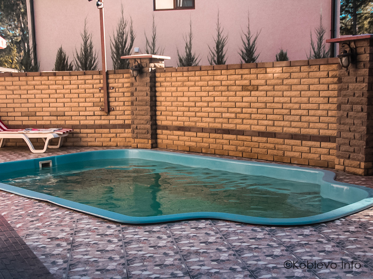 фото отелей и баз отдыха с бассейном в Коблево