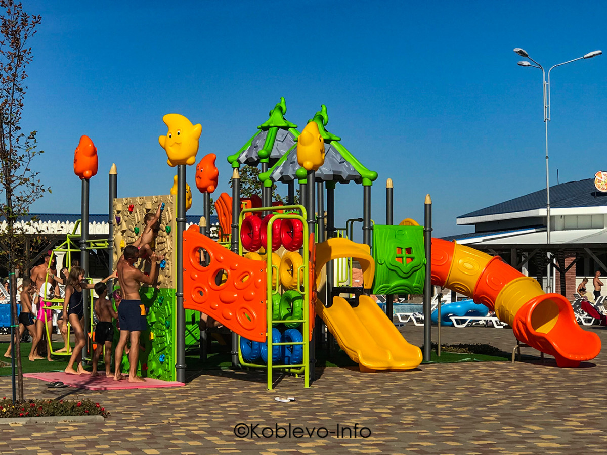 На территории аквапарка Коблево есть детская игровая площадка