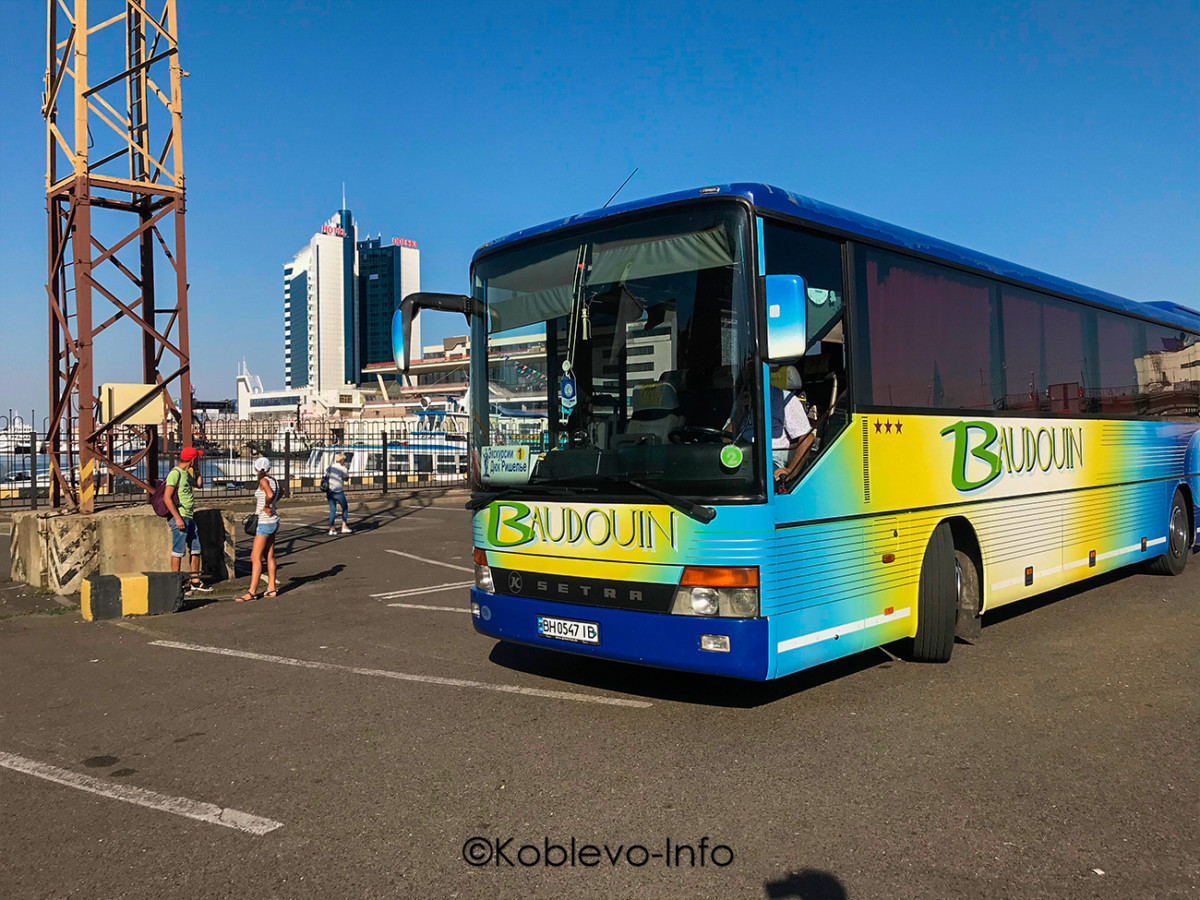 Автобус с туристами в Одессе