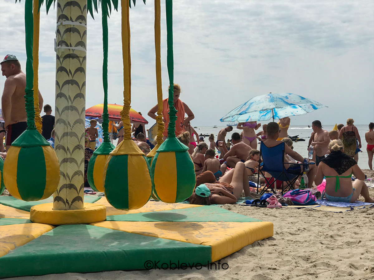 Аттракционы для детей на пляже в Коблево