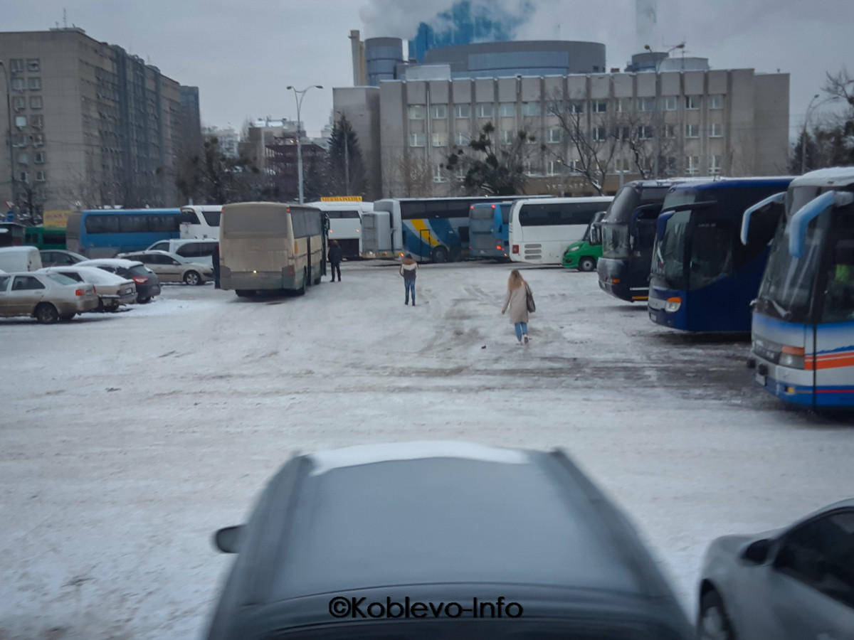 Отправление автобусов с автовокзала Киев