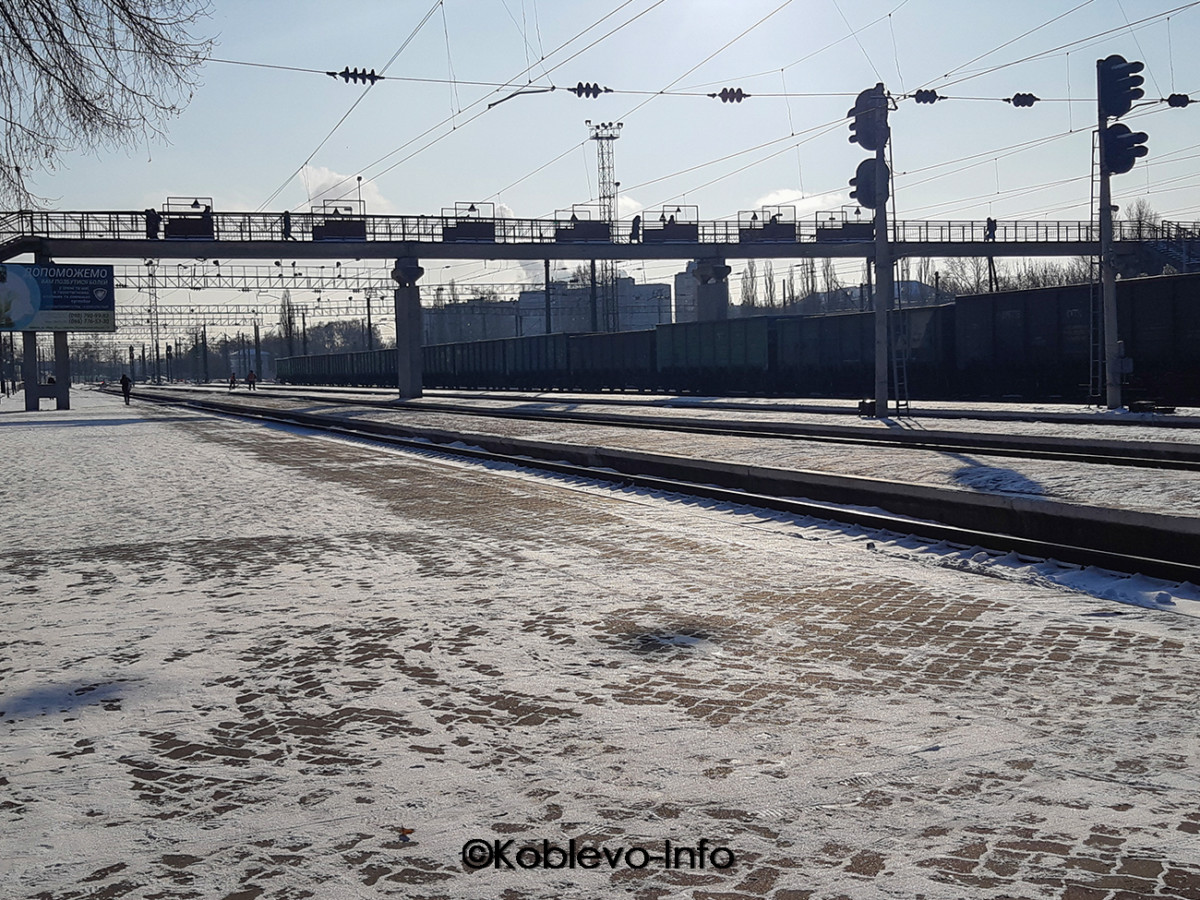 Платформы на железнодорожном вокзале в Чернигове. Как доехать в Коблево из Чернигова