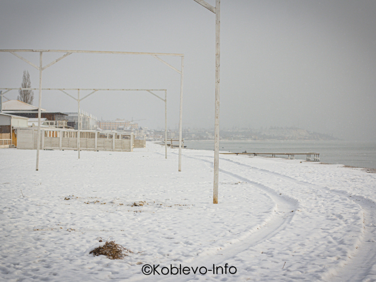 Снег на пляже в Коблево зимой 2021