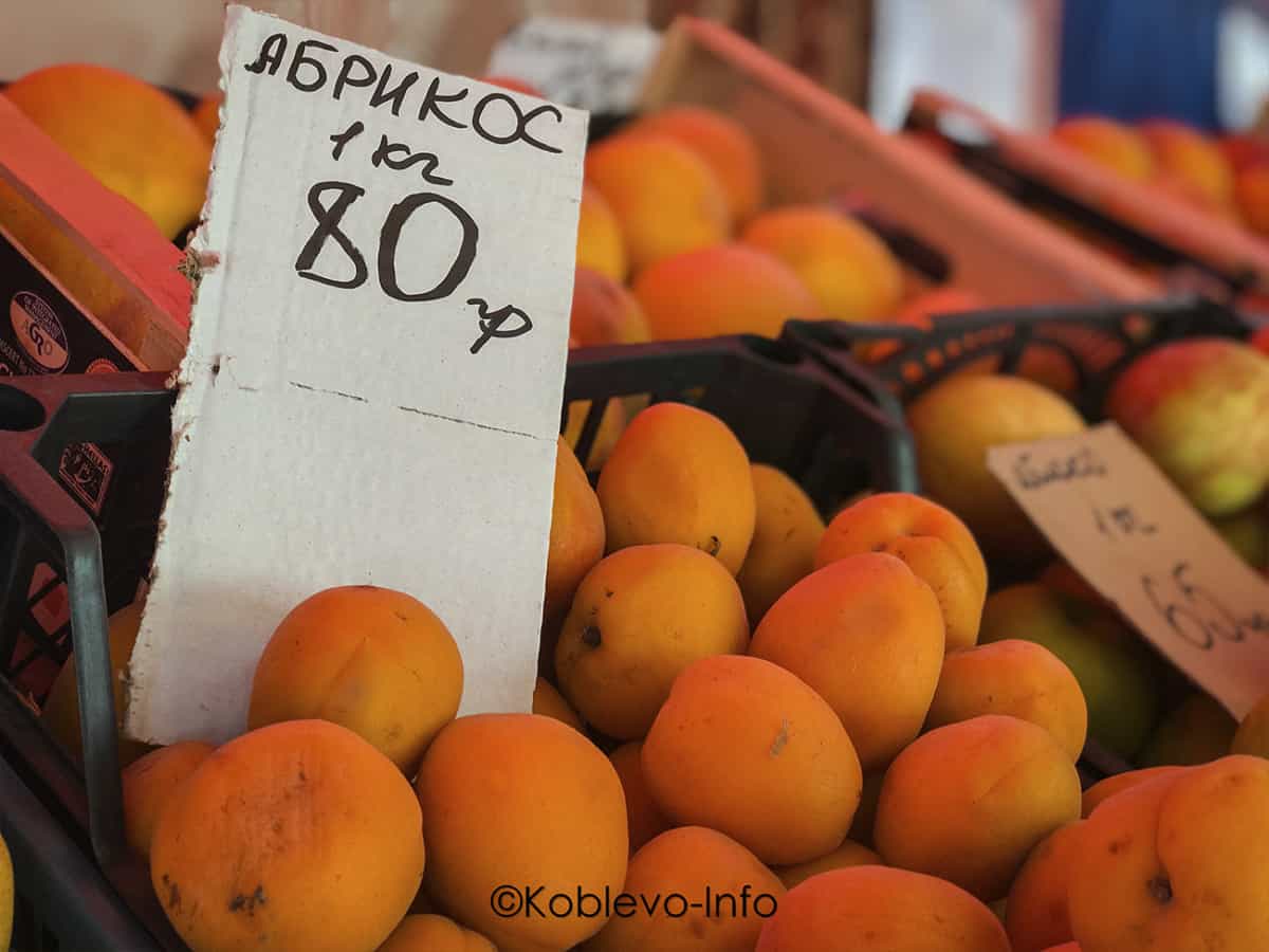 Купить фрукты на рынке в Коблево
