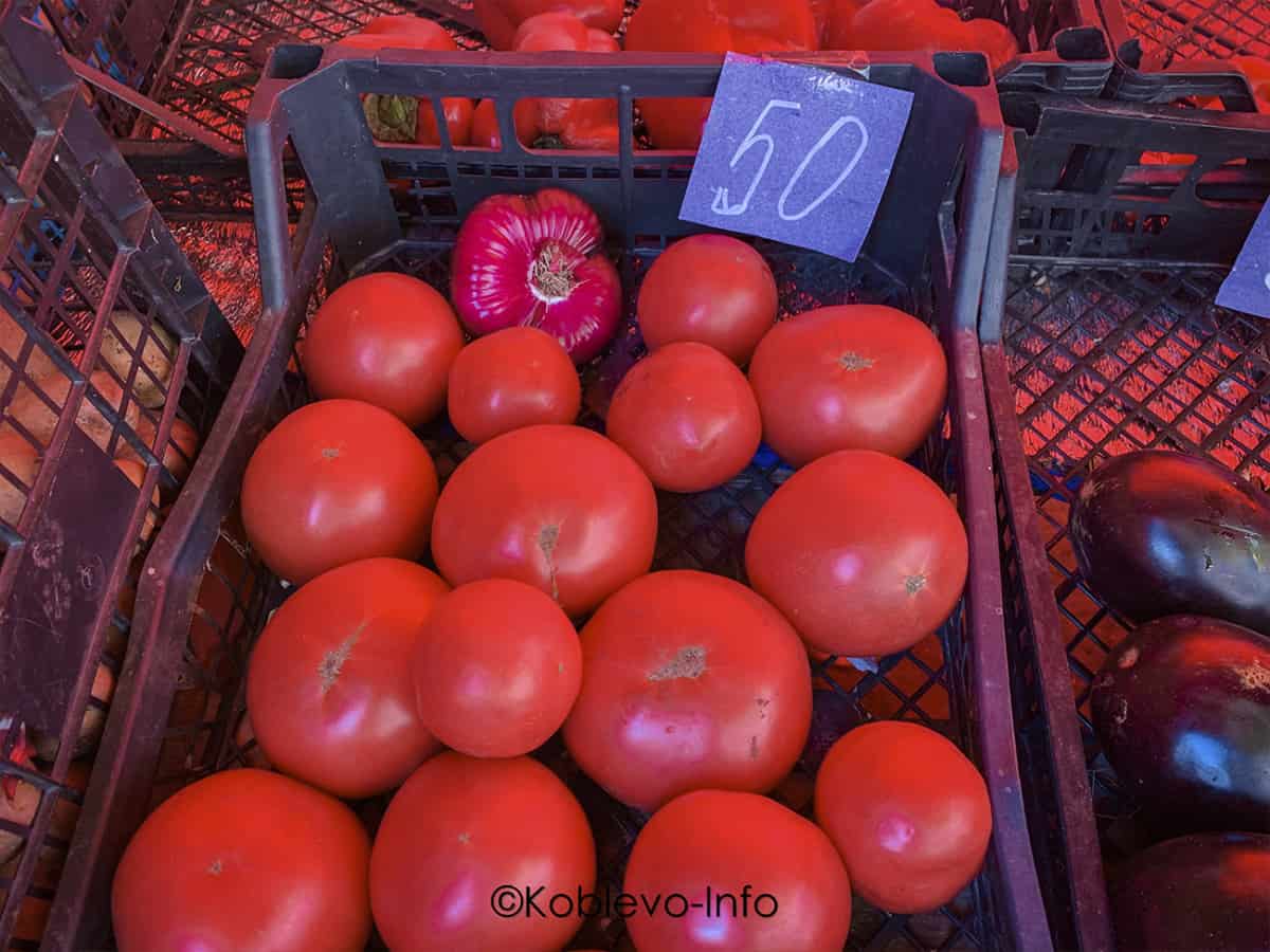 Свежие помидоры на рынках Коблево