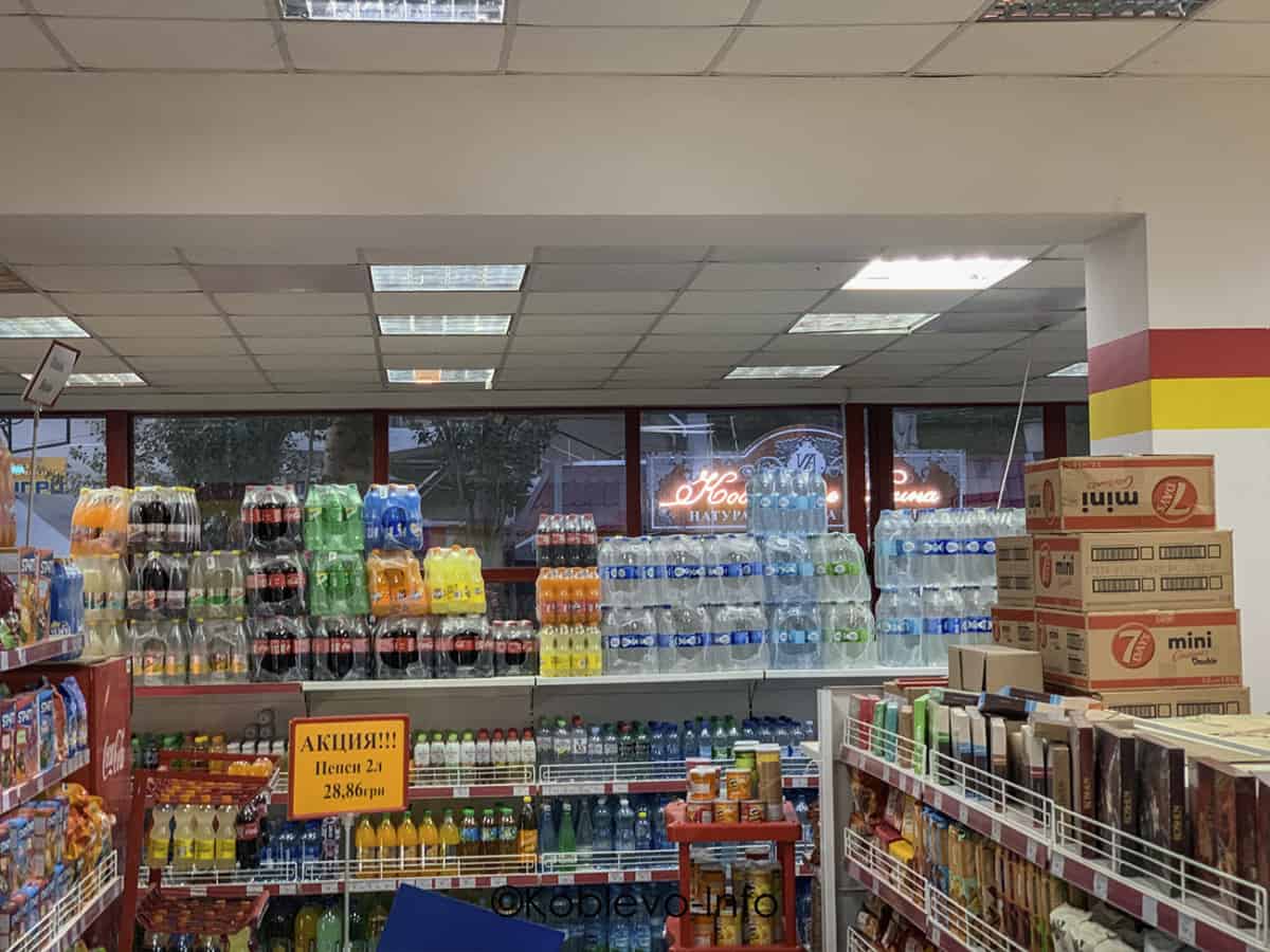 Большой выбор воды в супермаркете Марка в Коблево