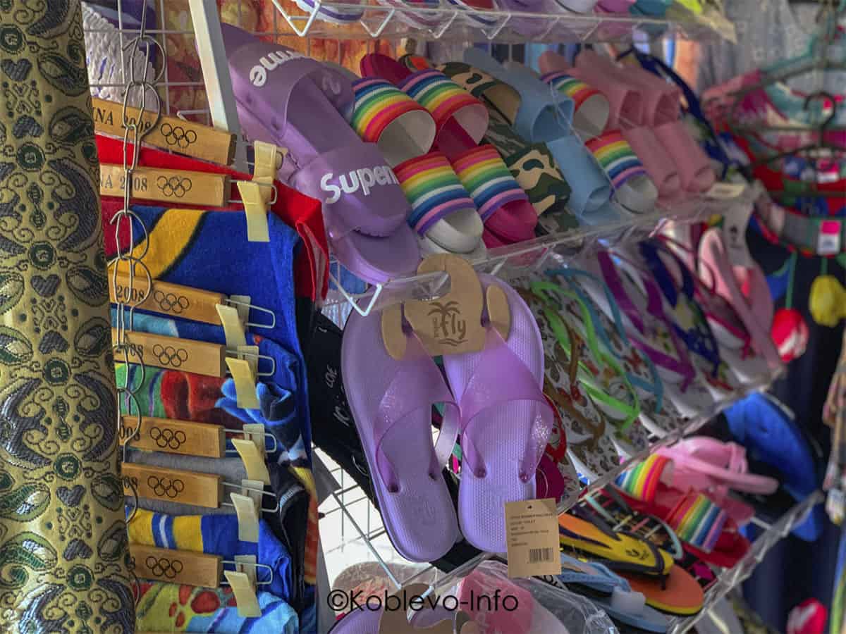 Рыночная аллея на Курортном проспекте в Коблево обувь