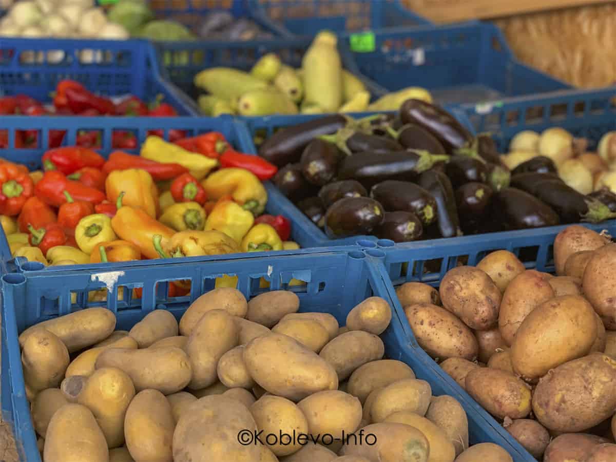 Цены на сезонные овощи и фрукты в Коблево