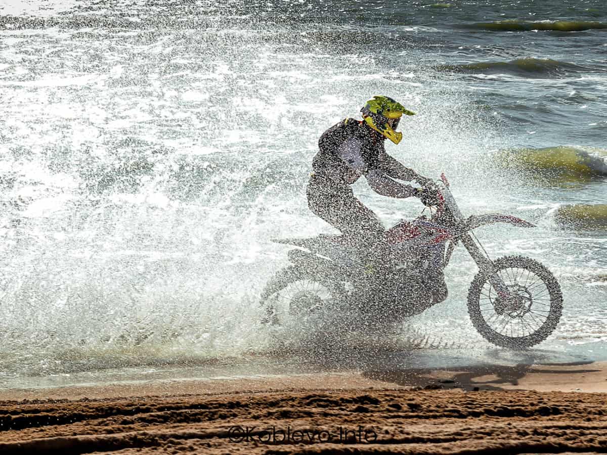 мотоцикл на берегу моря фото Коблево