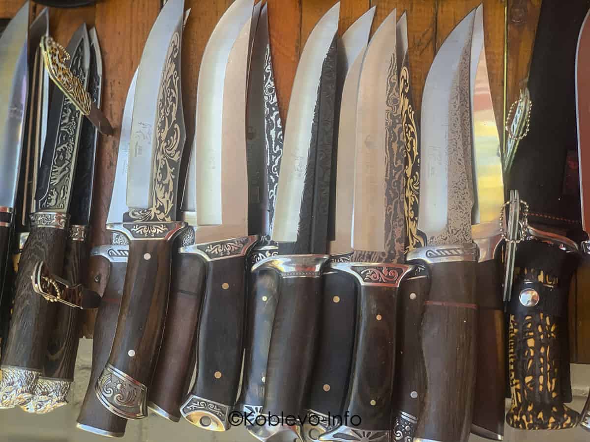Ларек с ножами в Коблево