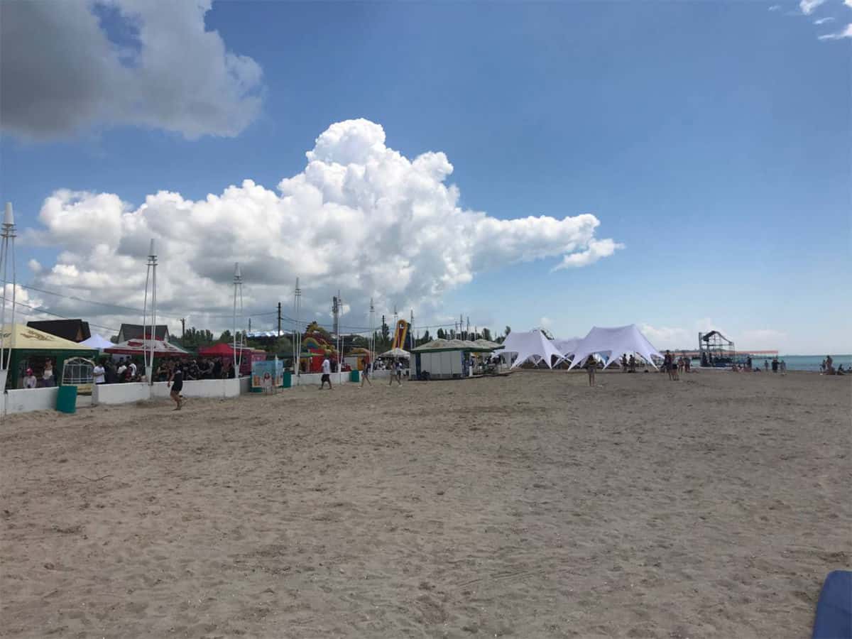 Фестиваль на пляже Бора Бора в Коблево
