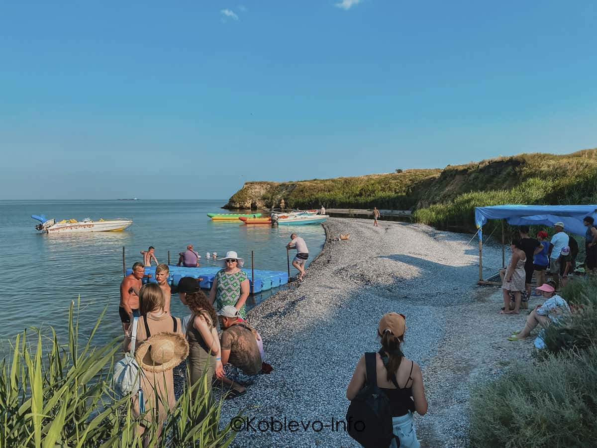 Группа туристов на острове Березань из Коблево