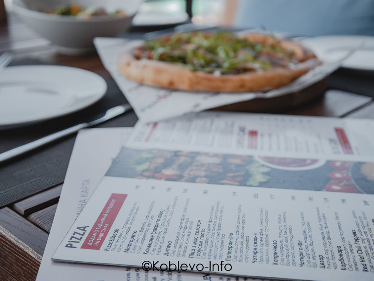 Большой выбор пиццы в Ресторане Pizza & Steak Миллениум в Коблево