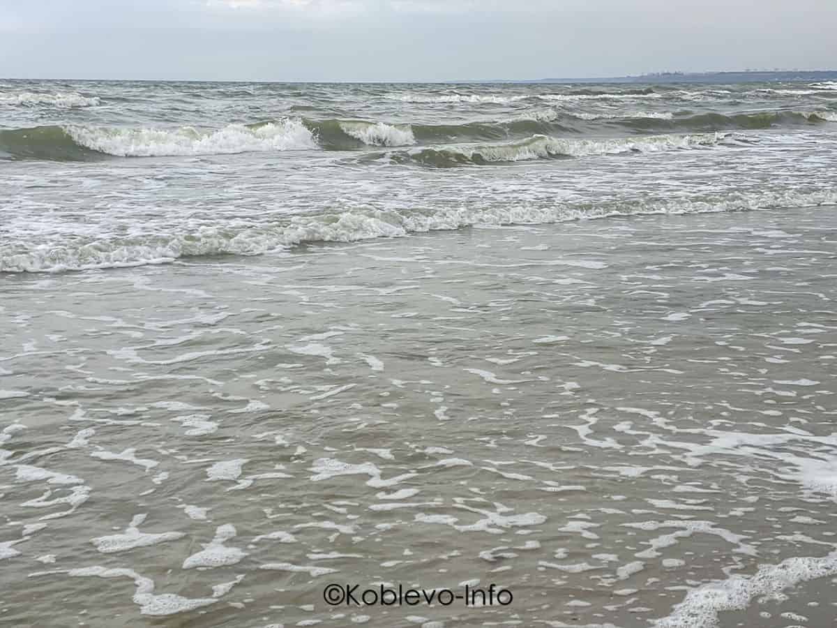 Бушующее море в Коблево после грозы