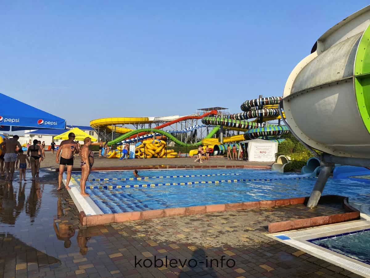 Отдыхающие в аквапарке Коблево сегодня 27.08.2021