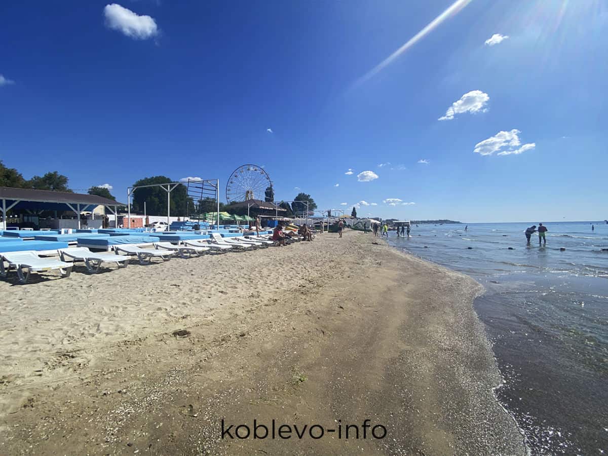Пляж в Молдавской части Коблево