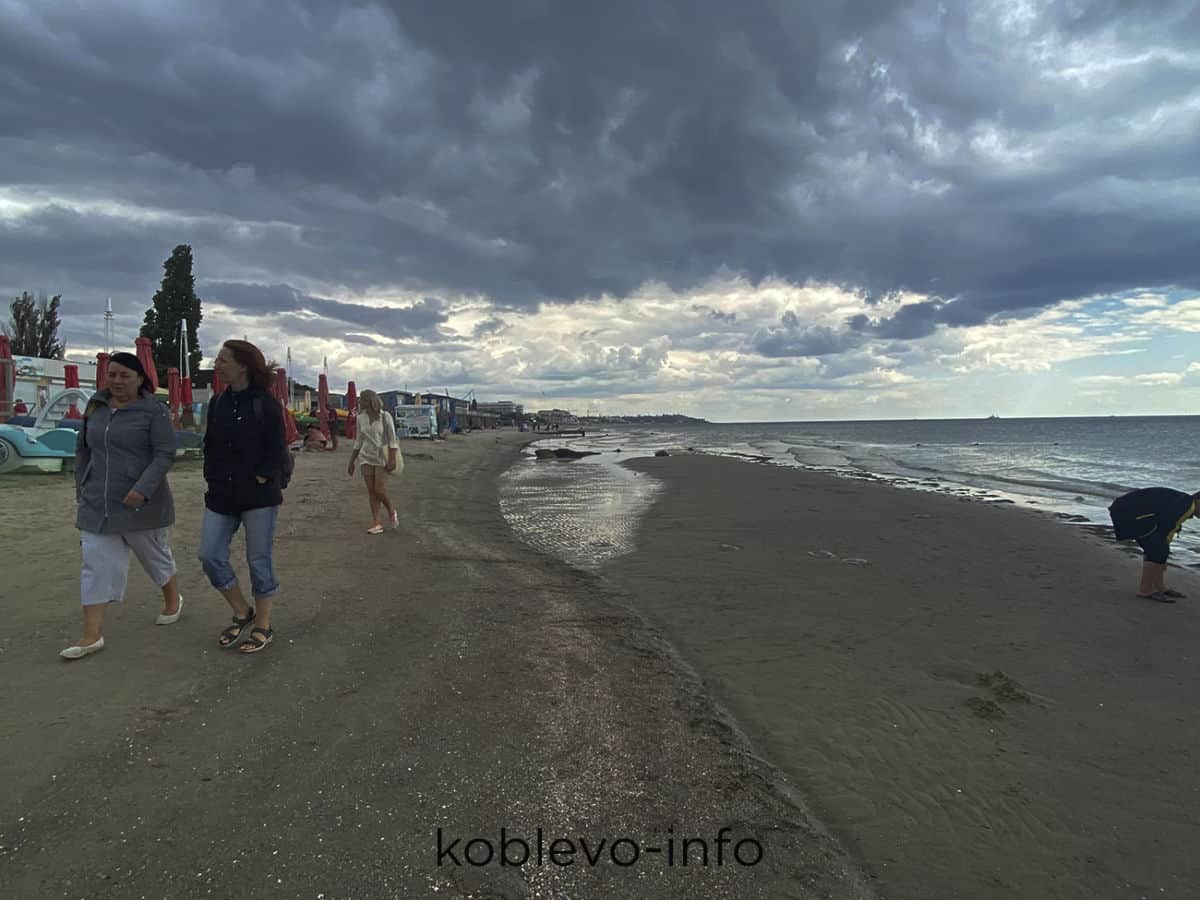 Прогулка по пляжу в Молдавской зоне Коблево