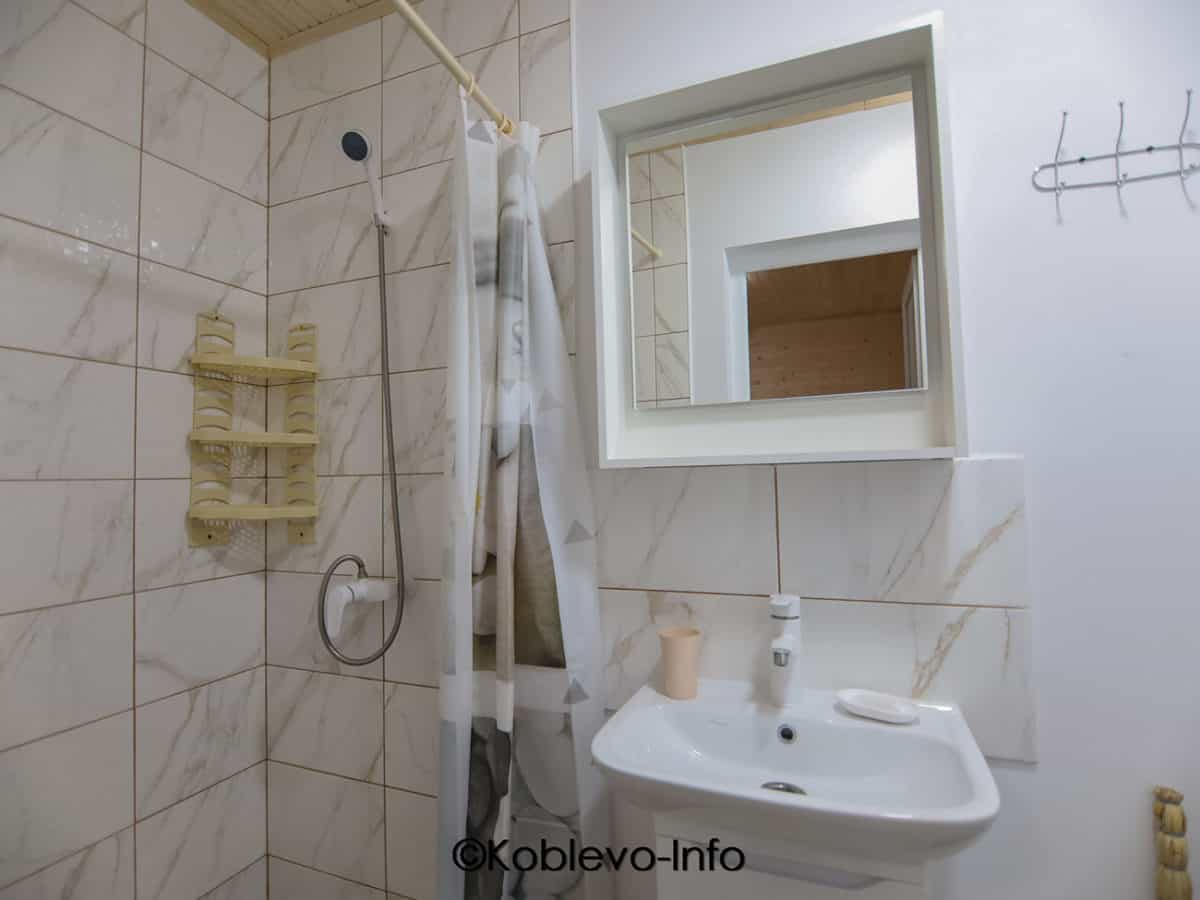 душ в двухместном номере отель KOblevo Resort Marine